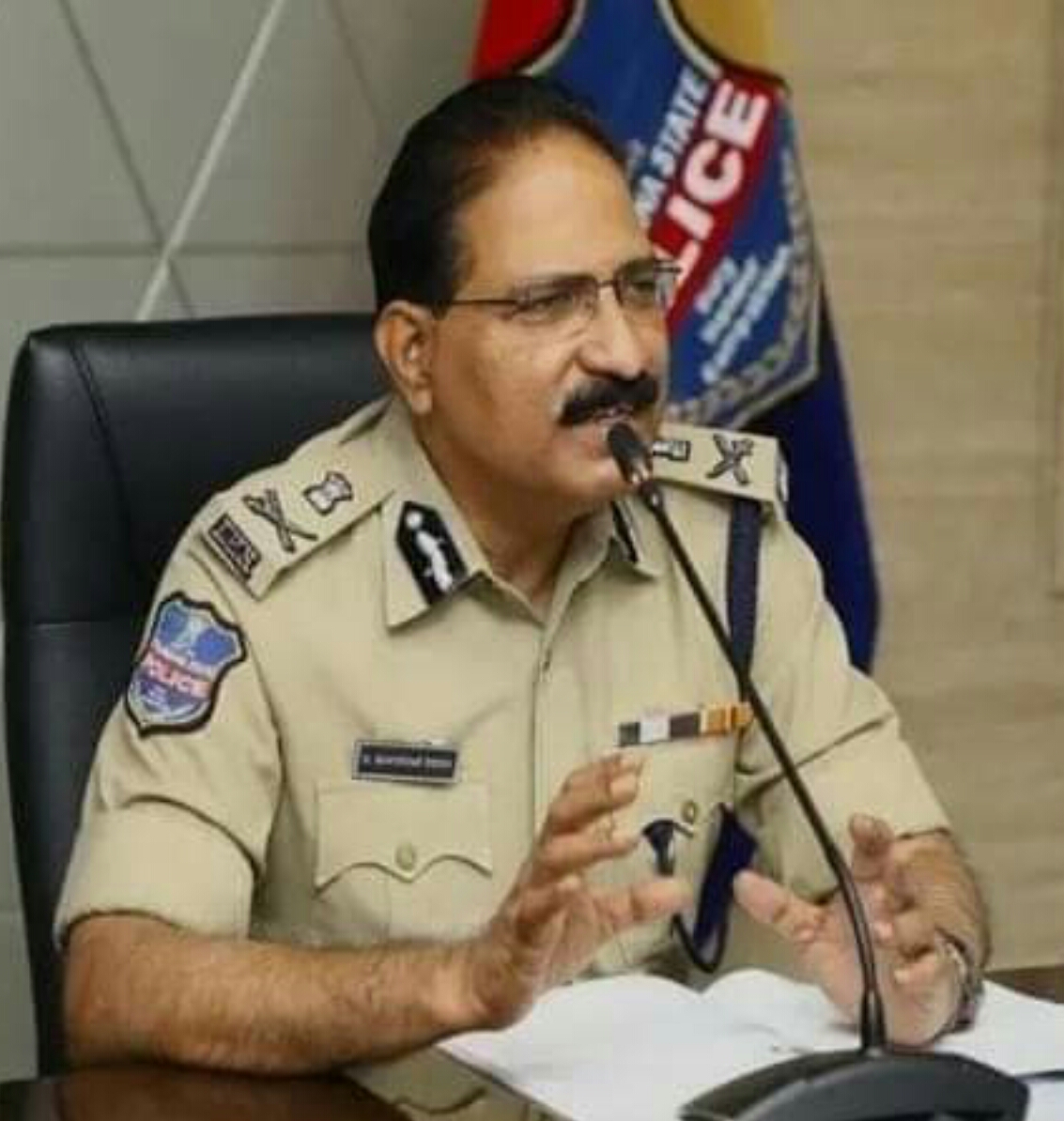 DIRECTOR GENERAL OF POLICE TELANGANA M.MAHENDER REDDY ON WEDNESDAY INSTRUCTED THE ALL THE POLICE OFFICIALS OF TELANGANA POLICE TO IMPLEMENT THE LOCKDOWN IN A STRICT MANNER....