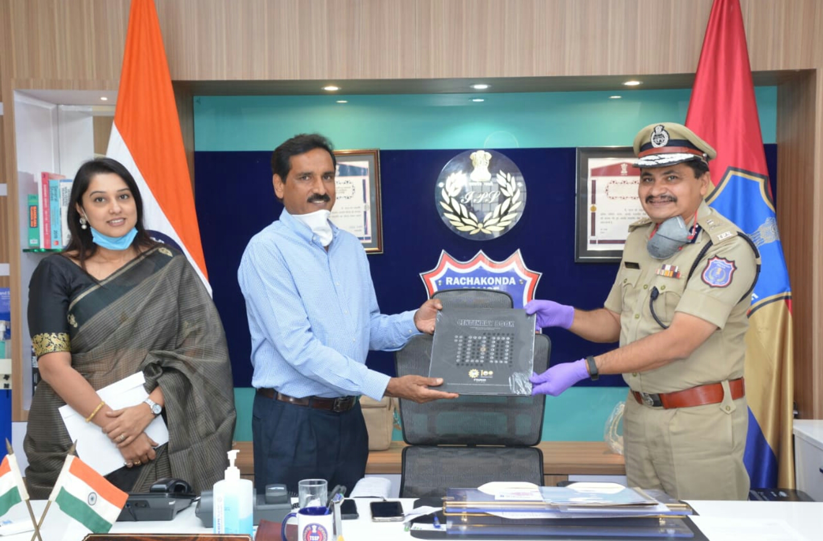 RACHAKONDA // FTCCI DISTRIBUTE ENERGY DRINK BOTTLES TO RACHAKONDA POLICE STATION..