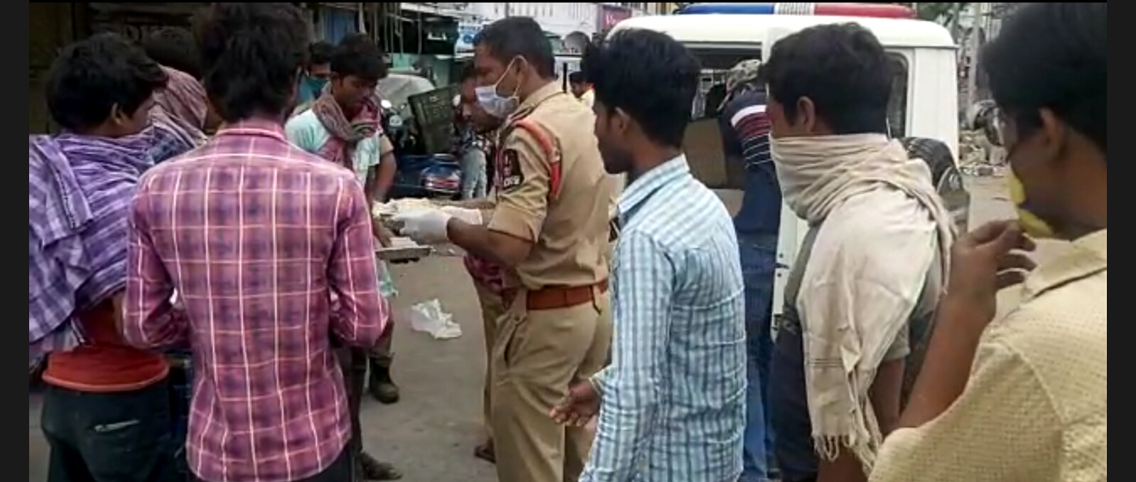 DABEERPURA PS,  POLICE TEAM DISTRIBUTED FOOD POOR & NEEDY PEOPLE 