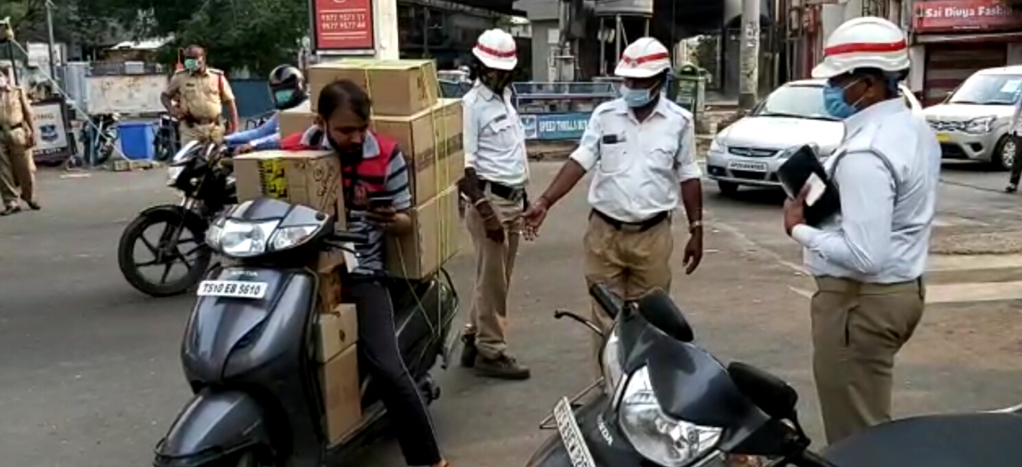 AT KOTI TRAFFIC POLICE CHECKING VEHICLES PAPERS & CHALLAN HYDERABAD ( T.S )