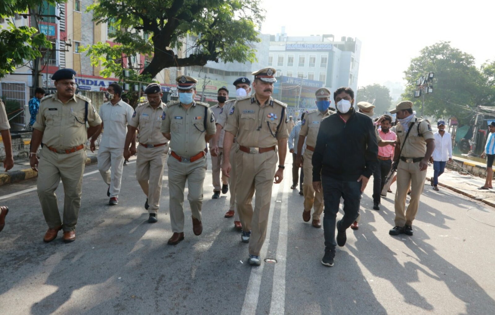 Today(18th October 2020) Sri. Anjani Kumar IPS Commissioner of Police Hyderabad city visited the south zone flood-affected areas 